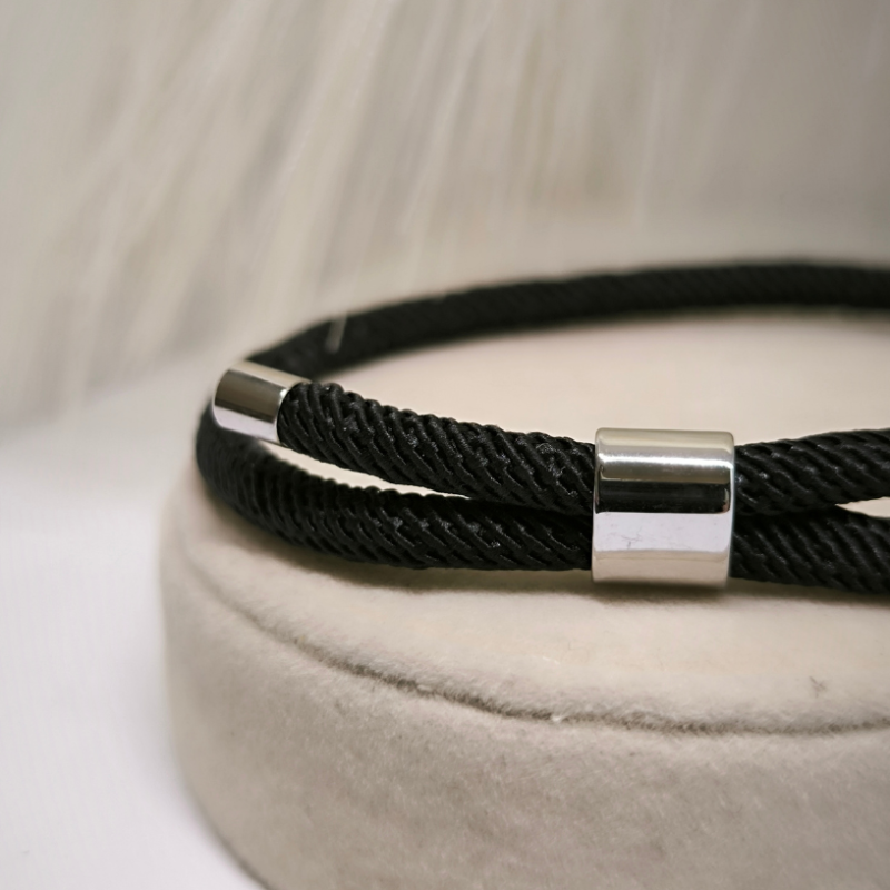 Reguleeritav minimalistlik kangast käevõru