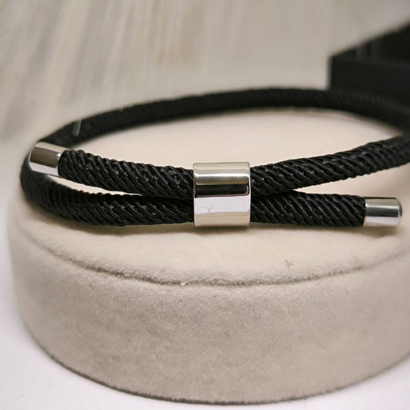 Reguleeritav minimalistlik kangast käevõru