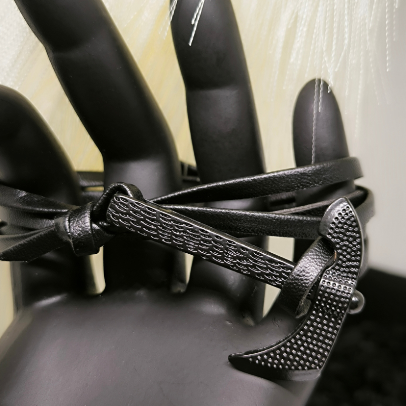 Originaalse disainiga mitmekihiline nahast käevõru