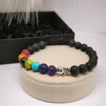 Mänguline laavakivikeed käevõru metallaktsendiga