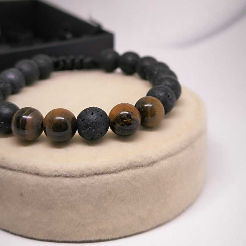 Laavakivi helmestega käevõru tiigrisilmaga