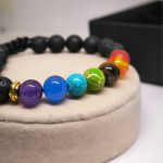 Värviline "Tšakrate" käevõru laavakividega