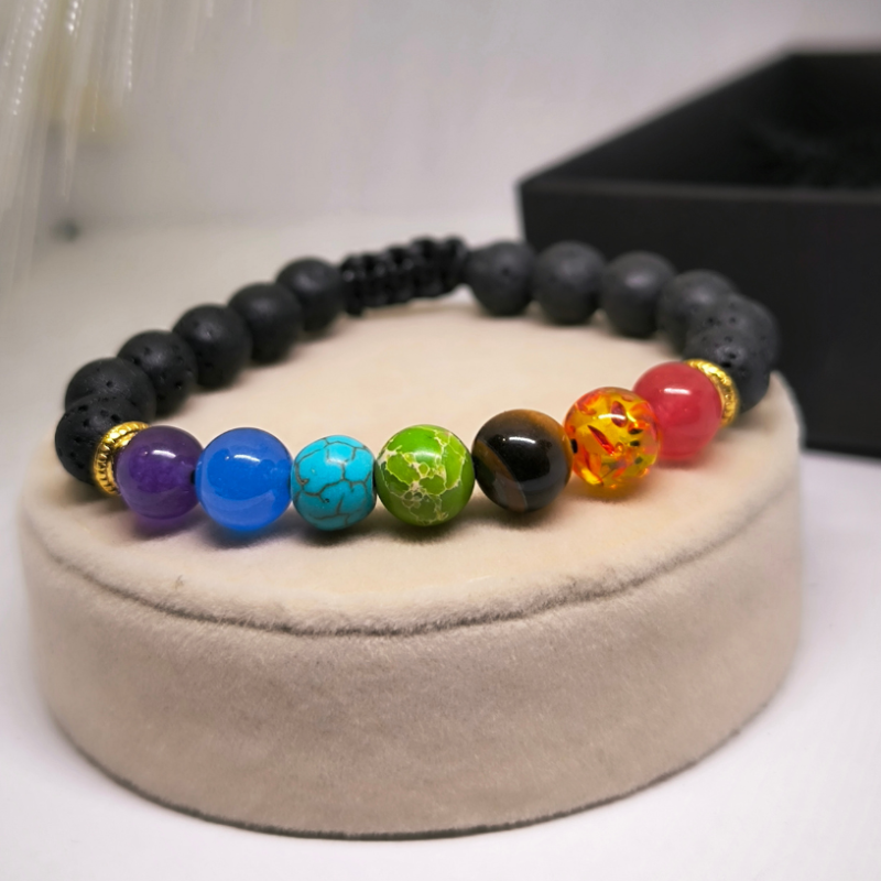 Värviline "Tšakrate" käevõru laavakividega