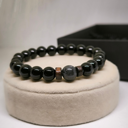 Naturaalsetest kividest helmestega käevõru