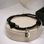 Käevõrude komplekt ripatsite ja magnetkinnitusega