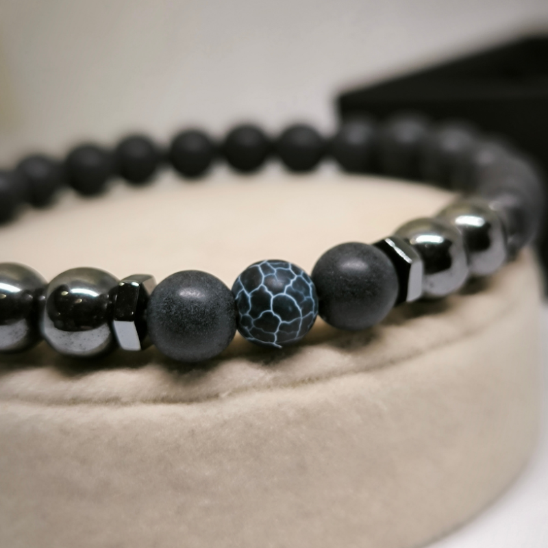 Magnetiline käevõru jalale mustadest Brasiilia kivihelmestest