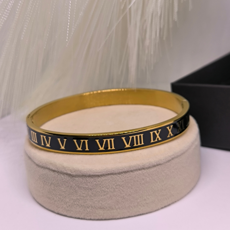 Meeste roostevabast terasest käevõrude komplekt