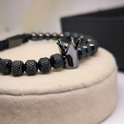 Stiilne meeste käevõru krooniga