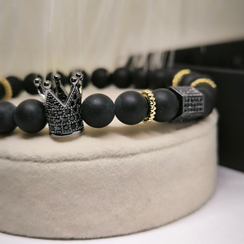 Looduslikust kivist helmestega käevõrude komplekt