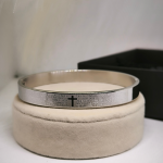 Moodne käevõrude komplekt ristikuju ripatsiga