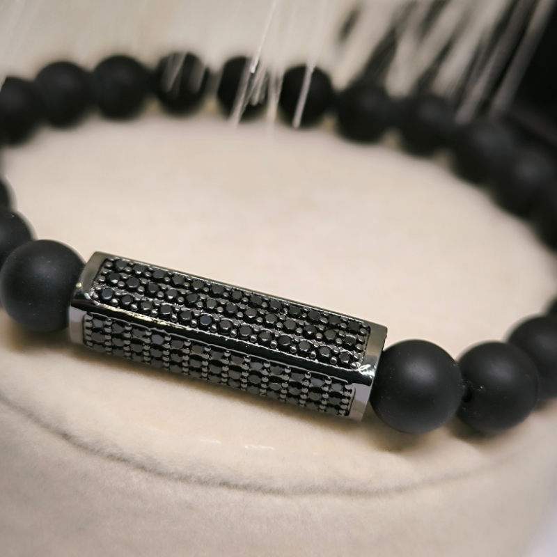 Looduslikust kivist helmestega käevõrude komplekt