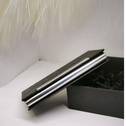 Moodne magnetkinnitusega visiitkaardihoidja