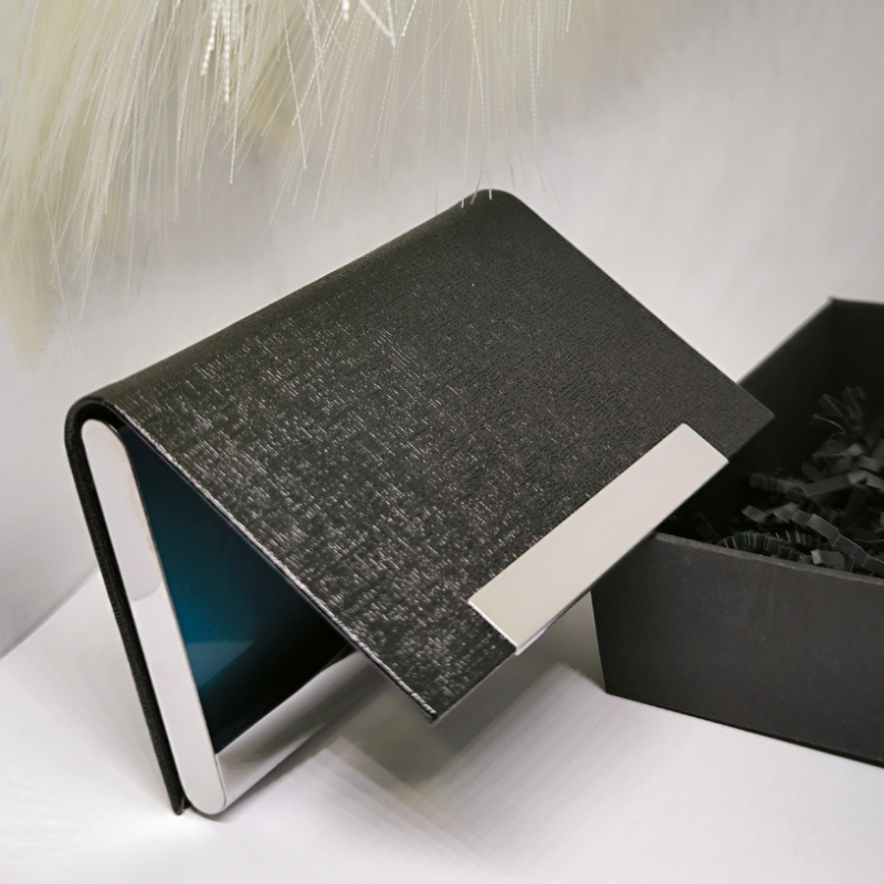 Moodne magnetkinnitusega visiitkaardihoidja