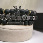 Looduslikust kivist helmestega käevõrude komplekt