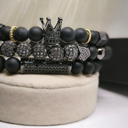 Looduslikust kivist helmestega käevõrude komplekt