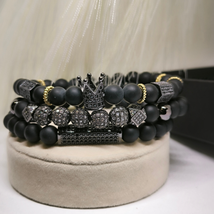 Looduslikust kivist helmestega käevõrude komplekt