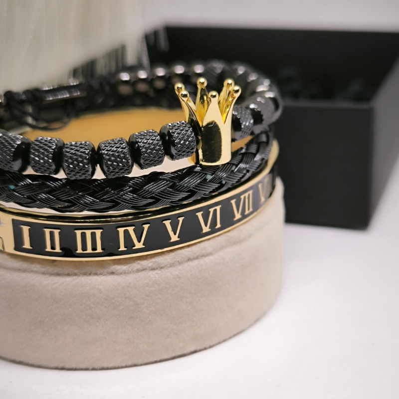 Stiilsete roostevabast terasest käevõrude komplekt