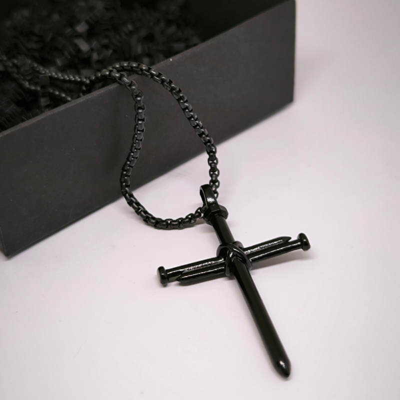 Must stiilne ristike