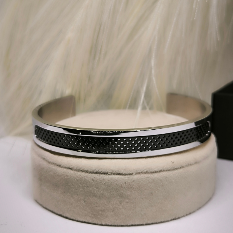 Võluvate käevõrude komplekt meestele