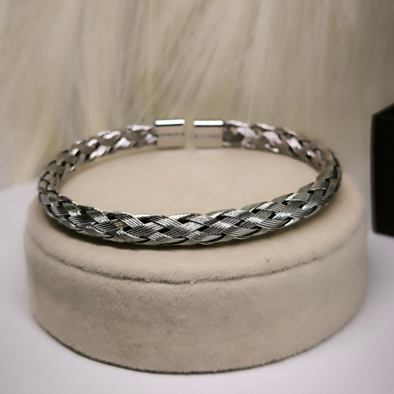 Võluvate käevõrude komplekt meestele