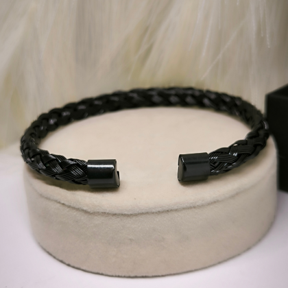 Punutise kujuga minimalistlik musta värvi meeste käevõru