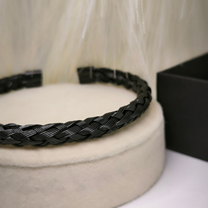 Punutise kujuga minimalistlik musta värvi meeste käevõru