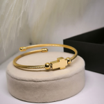 Kuldse värviga roostevabast terasest meeste käevõrude komplekt