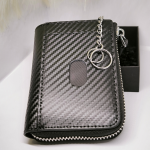 Must RFID-kaitsega lukuga kaarditasku