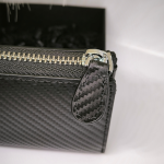 Must RFID-kaitsega lukuga kaarditasku