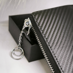 Must RFID-kaitsega lukuga kaarditasku