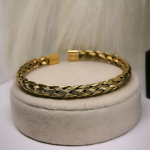 Käevõrude komplekt ristikuju ripatsiga