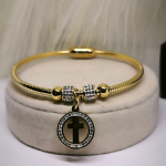 Käevõrude komplekt ristikuju ripatsiga