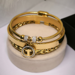 Käevõrude komplekt ristikuju ripatsiga