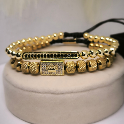 Kuldine tsirkooniumiga kroonitud käevõru