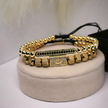 Kuldine tsirkooniumiga kroonitud käevõru