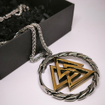 Roostevabast terasest kaelakee julgetele meestele