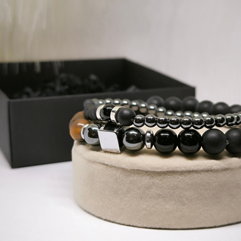 Ainulaadse disainiga käevõrude komplekt