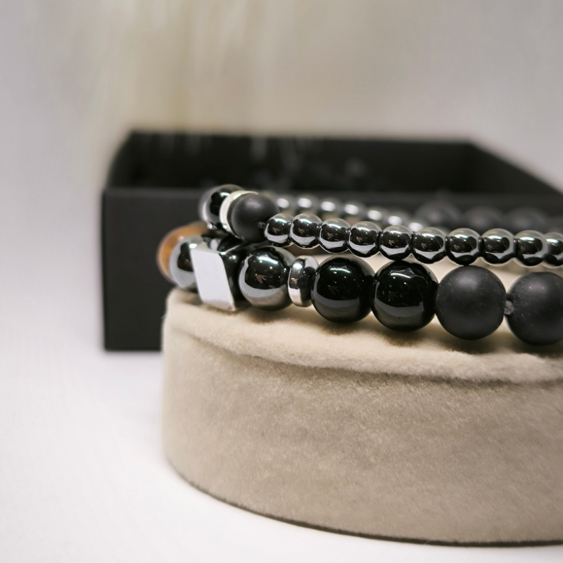 Ainulaadse disainiga käevõrude komplekt