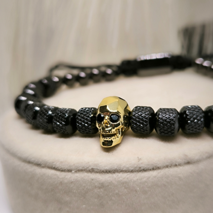 Kolju kaunistusega käevõru mehele