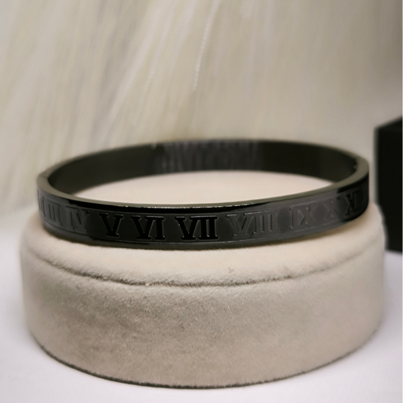 Luksuslik Rooma numbritega käevõrude komplekt