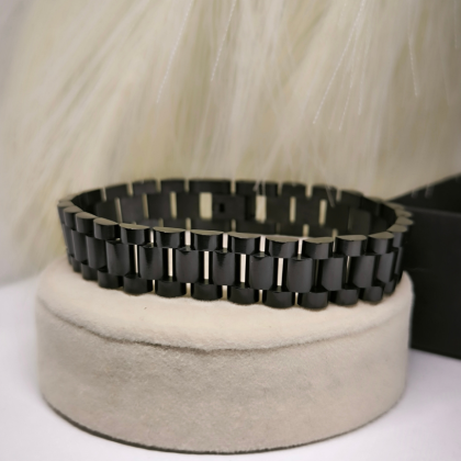 Massiivne klassikalises stiilis käevõru