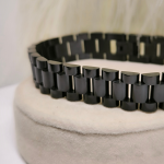 Massiivne klassikalises stiilis käevõru