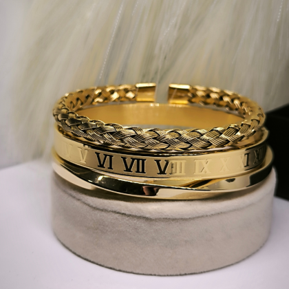 Kuninglik, rooma numbritega kaunistatud käevõru