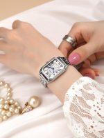 Hõbeimitatsiooniga naiste käekell