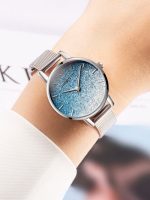 Kvartsist kell läikiva sihverplaadiga