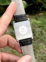 Krokodillinahast rihmaga kaunistatud kell