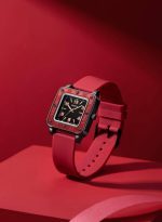 Julge naise pilkupüüdev kell