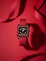 Julge naise pilkupüüdev kell