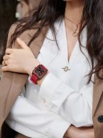 Julge naise pilkupüüdev kell