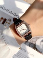 Klassikaline kell NAISTELE